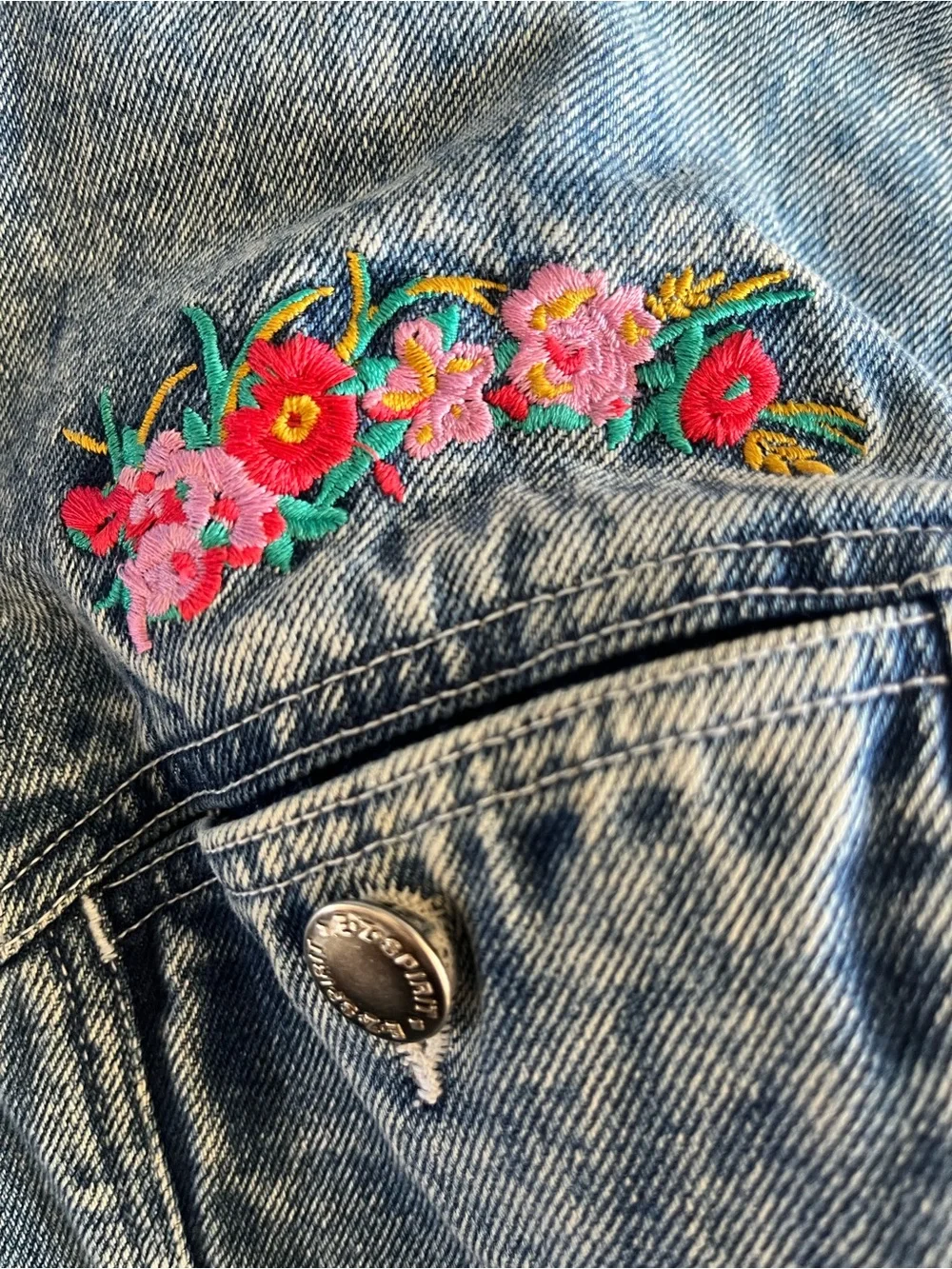 EZ Spirit Vintage embroidered denim jacket - Picture 6 of 7